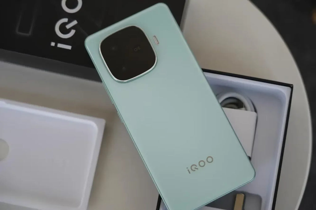 Vivo iQOO Z9 Turbo 5G Smartphone – Snapdragon 8s Gen 3, 6000mAh Battery, 80W Flash Charge