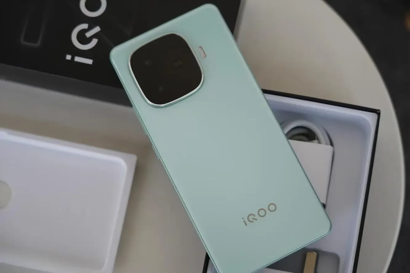 Vivo iQOO Z9 Turbo 5G Smartphone – Snapdragon 8s Gen 3, 6000mAh Battery, 80W Flash Charge