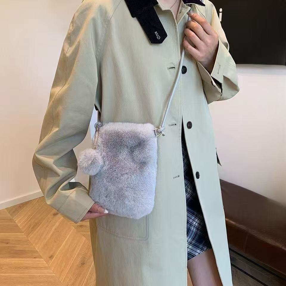 Stuffed Mobile Phone Bag for Women in Autumn and Winter New Furry Crossbody Bag Mini Small Shoulder Bag Vertical Mobile Phone Bag Furry Small Bag